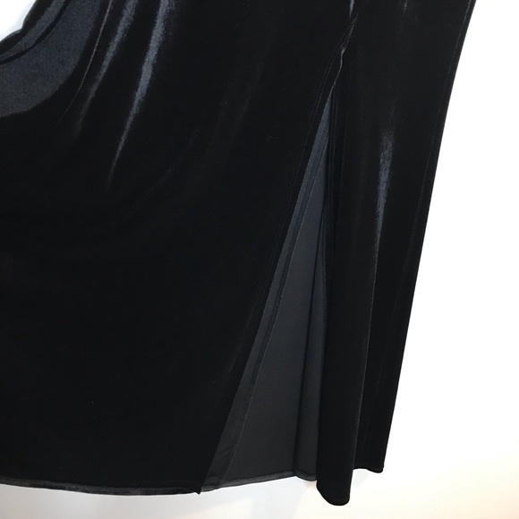 NEW Torrid Black Velvet Front Slit Maxi Skirt Stretch 00 / Medium Large - Picture 3 of 7